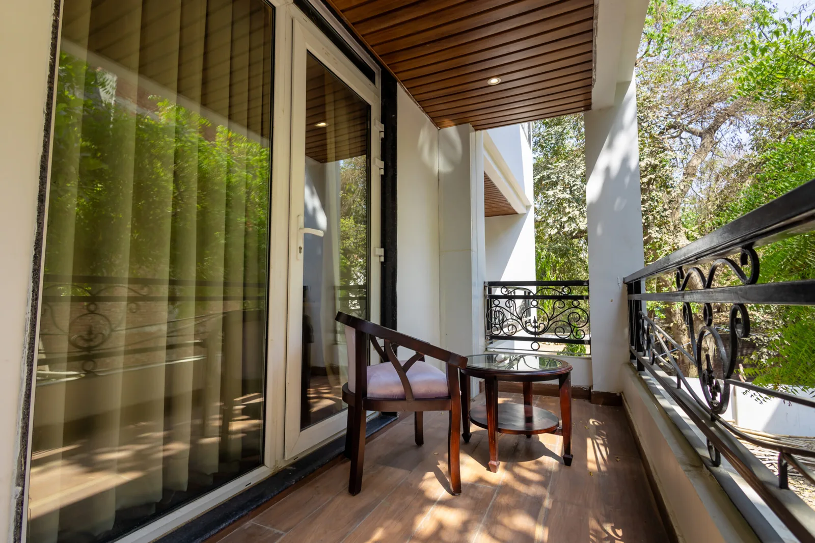 Room balcony seating